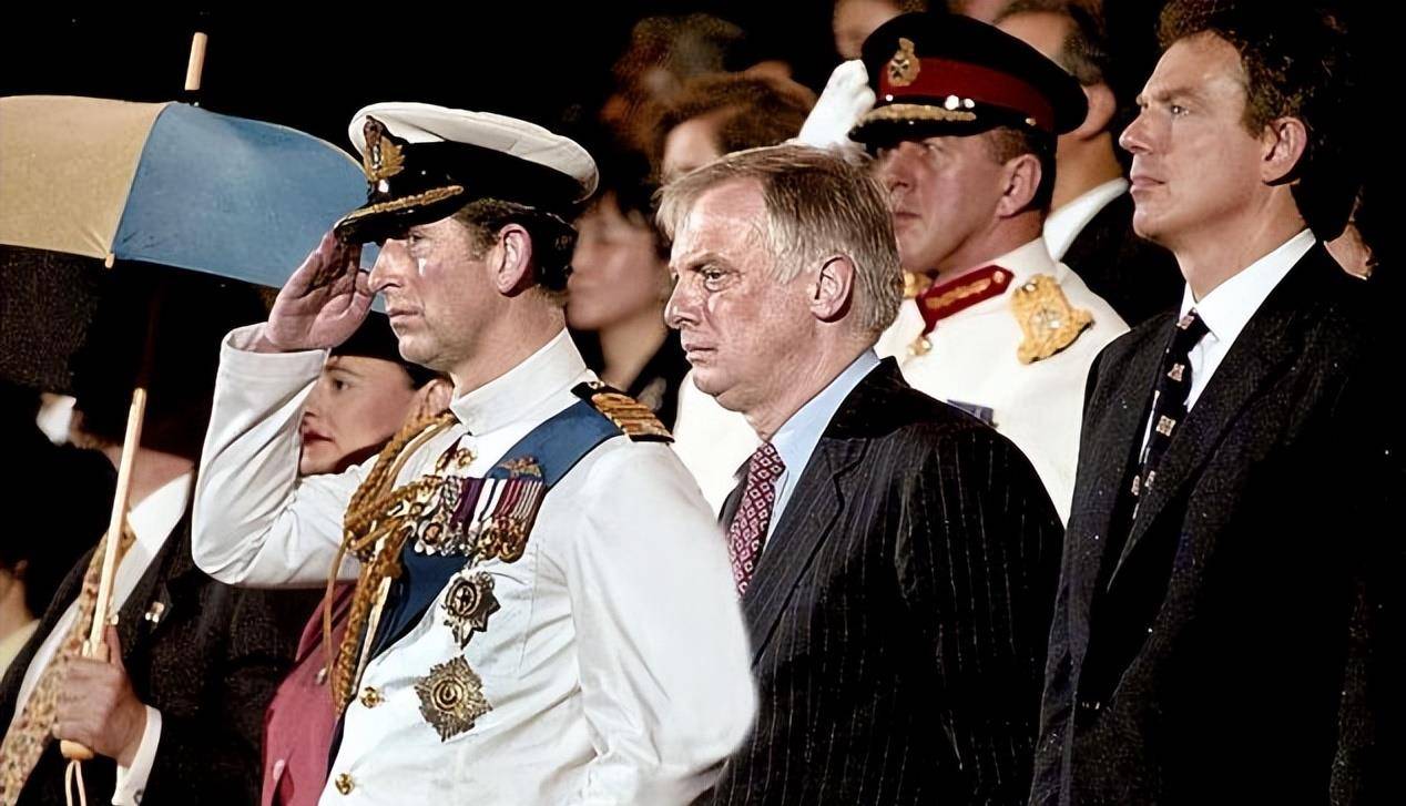 25年前香港回归,查尔斯黯然失落,命运对他更大的捉弄还在60天后