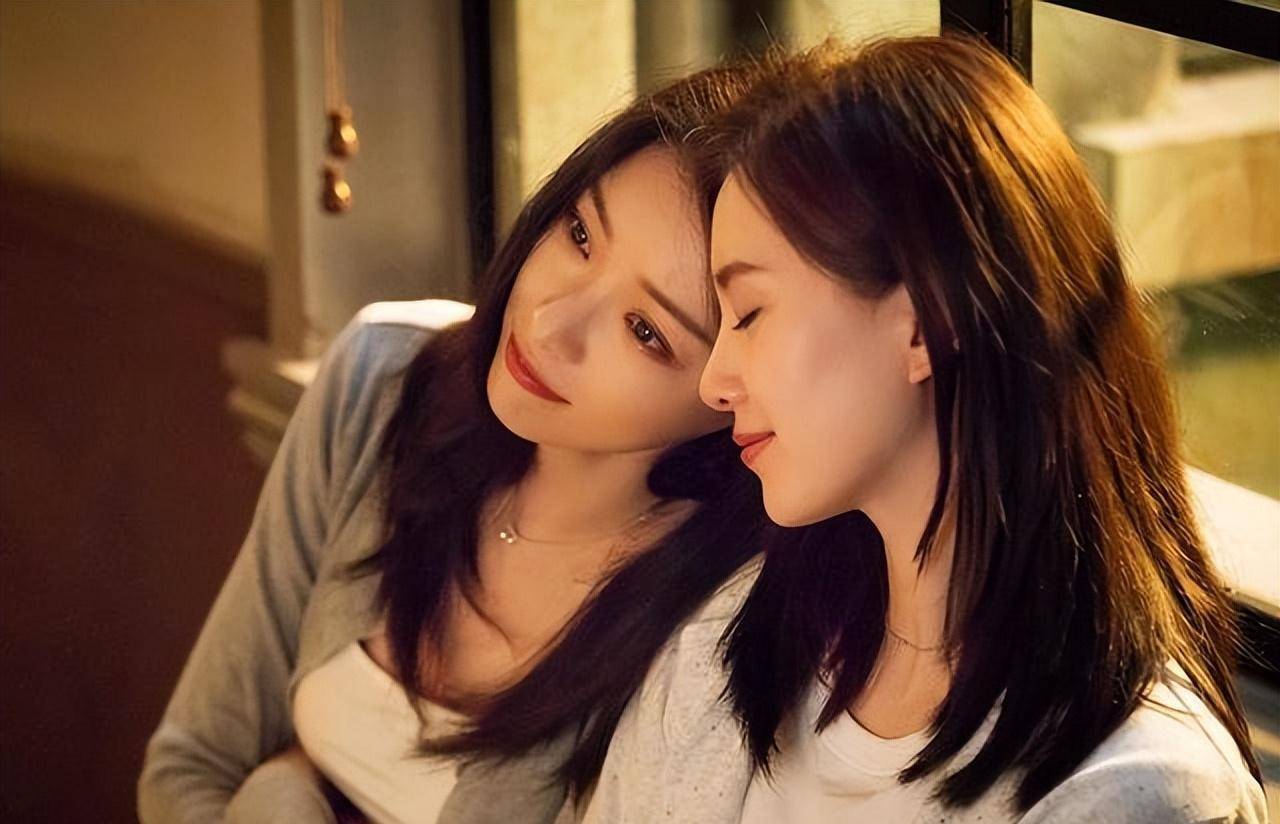 演技再优秀,也救不了"疯狂擦边"的倪妮_李宇春_张艺谋_互动