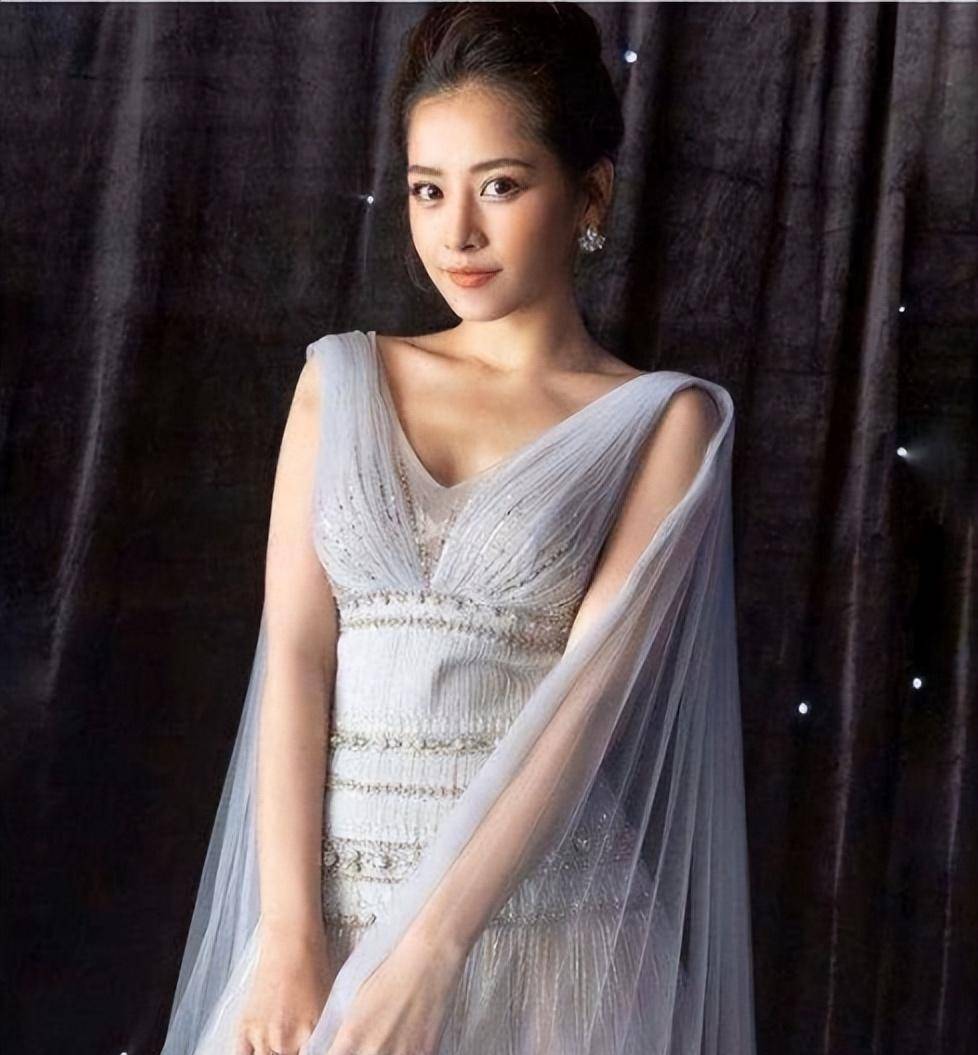 邓玉贞:国外第一女子以时尚装征服戛纳红毯,秀出迷人身材