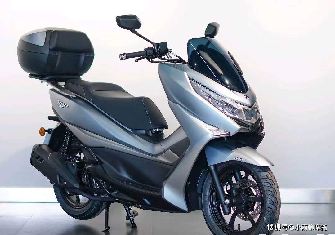 豪爵uhr150 pk新大洲本田pcx160,谁才是真正的性价比之选?
