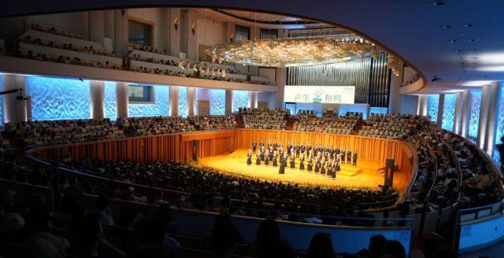 坡芽歌书合唱团国家大剧院首演震撼人心_观众_演出_满鑫