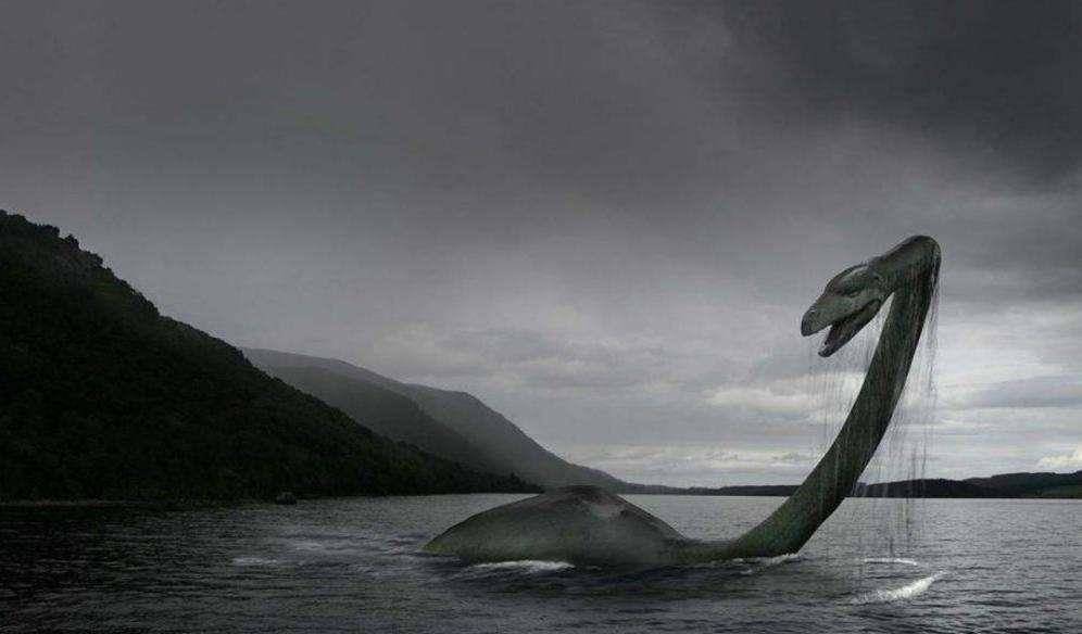 外国媒体将长白山天池"怪兽"的照片,和夏普朗湖出现的水怪照片放在一