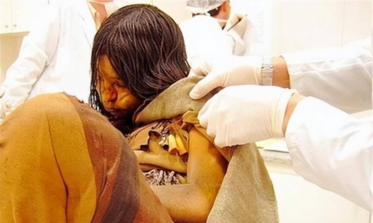 6700米山顶古墓惊现14岁少女,被冰封500多年,面容姣好宛如睡着_约翰