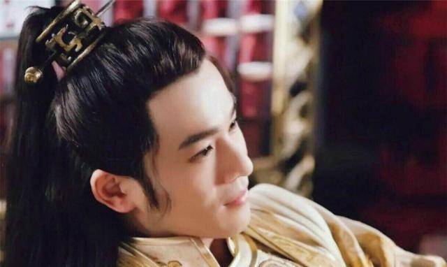 皇帝为他种满梧桐,最后因他亡了国_慕容冲_苻坚_凤皇