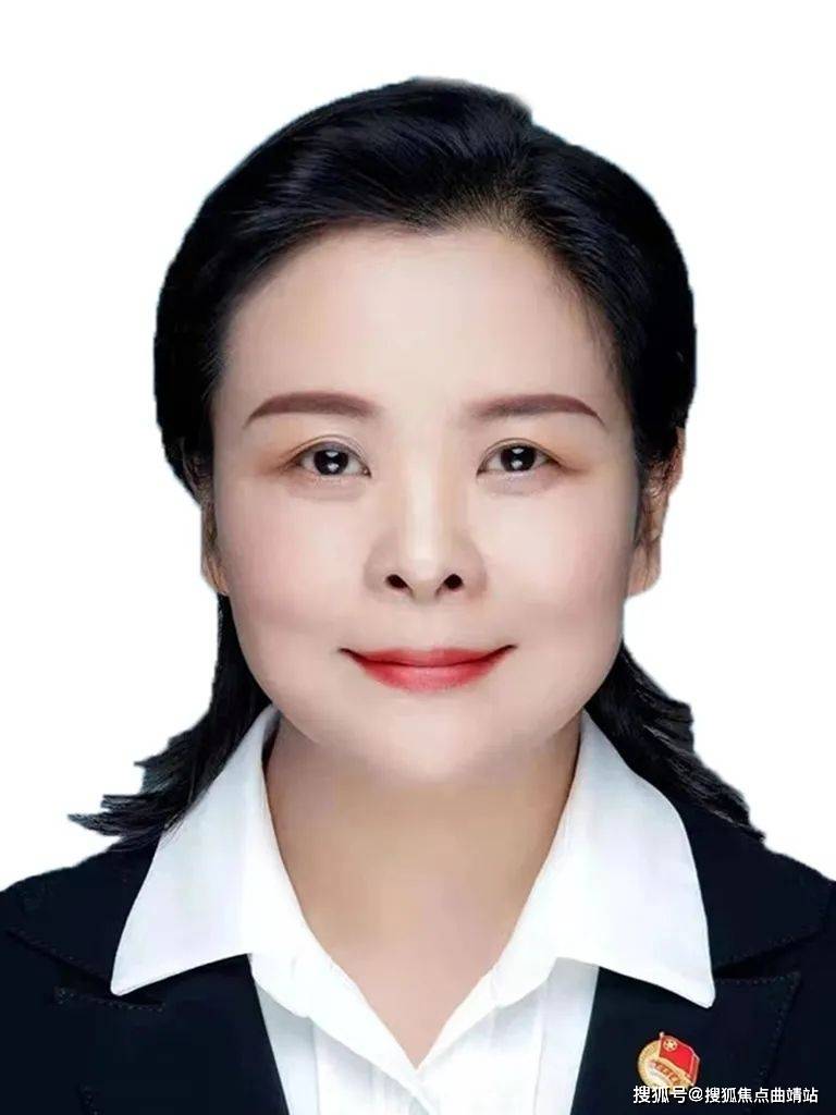 李青霖,女,汉族,1973年8月生,中共党员,云南省曲靖市第二小学校长