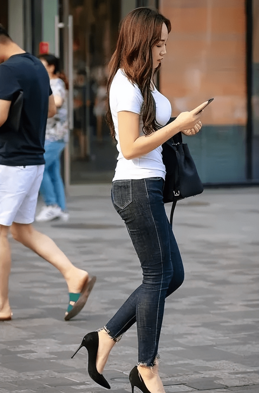 性感女神的牛仔裤妹子,令人难忘的撩人身姿,清凉又优雅_美女_身材_穿