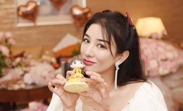 7年无戏拍,凭"蛋糕界爱马仕"翻红的黄奕:被称"渣男吸尘器"_聂远_女神