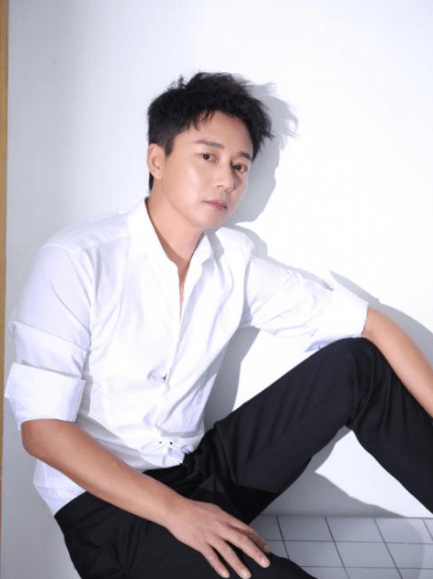 发型,穿搭,身材,是男人最好的"医美",53岁刘奕君不输年轻人_时尚_气质