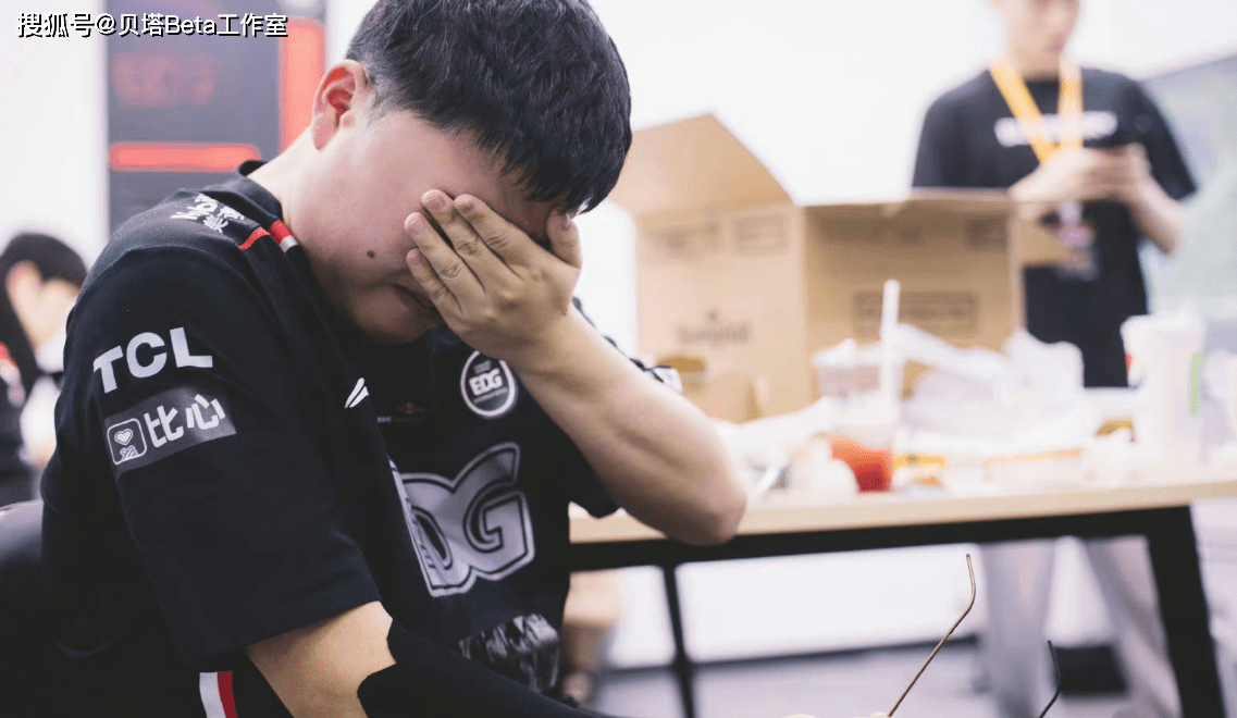 edg无缘s赛,uzi忍不住落泪!meiko捂脸,ale也心态崩了_比赛_世界_赛场