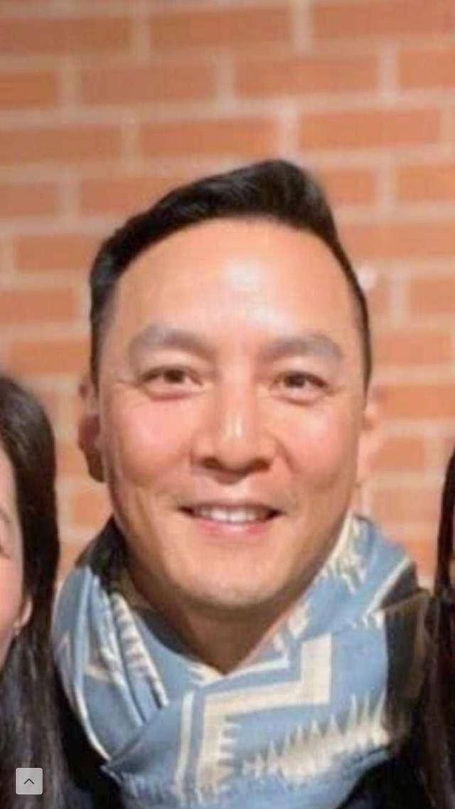 45岁吴彦祖终于露面了,穿衣依旧很时髦,只是头发稀少成了苏大强_威廉