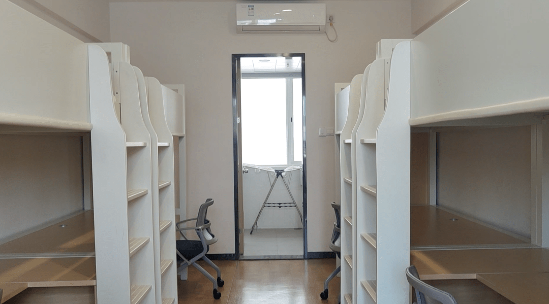 7万/年万科梅沙书院有三个宿舍区,都不在书院内.