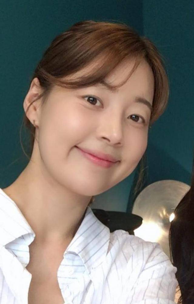 37岁韩智慧产后身材引热议,穿紧身衣做健身操,网友:太完美_运动服