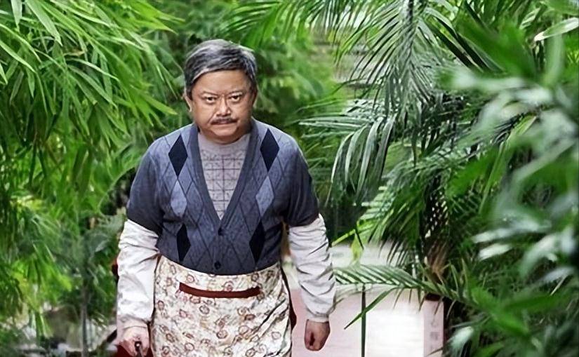 "艺术家"王刚:2段婚姻失败,再娶小20岁娇妻,儿子