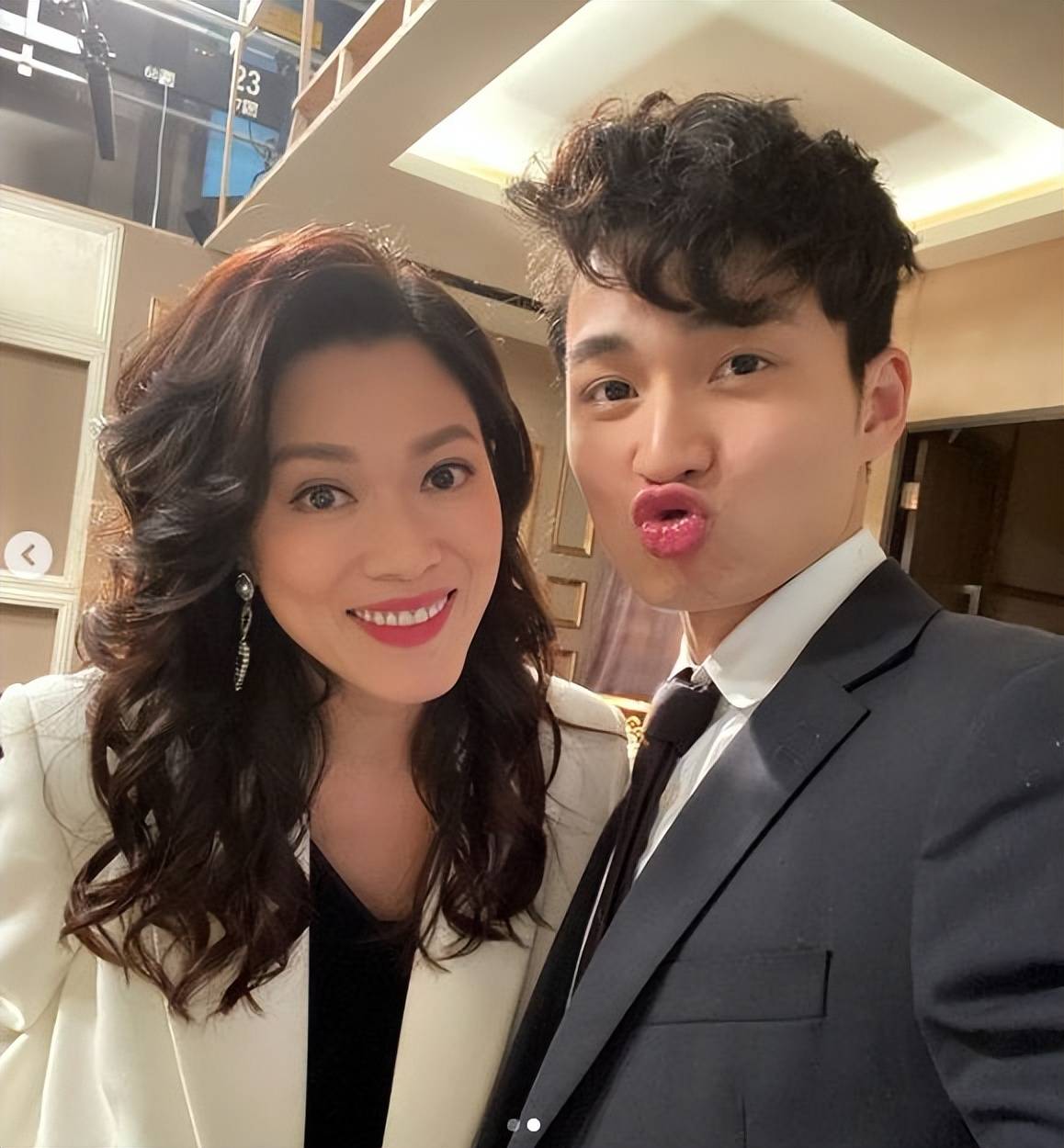 tvb小生再度复制周星驰喜剧演技,收视却不及预期,网友炮轰想弃剧_周嘉