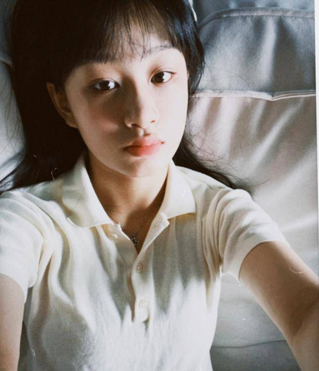 著名港星吴启华与好友饮酒聚会,13岁女儿颜值高_吴熙儿_香港_父母