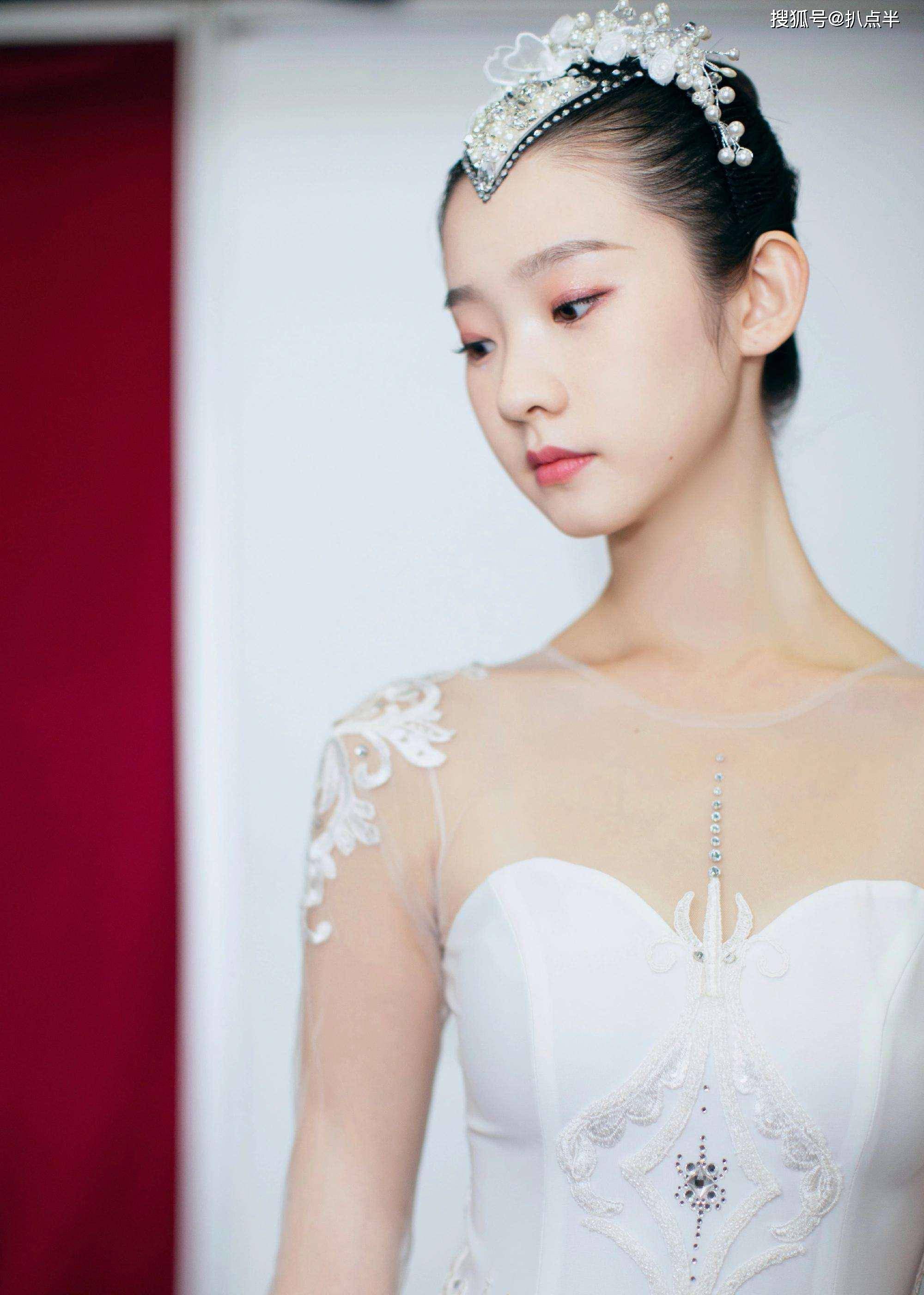 张艺凡再锤施柏宇加吻戏:男演员的"假戏真做",什么时候是个头_因为