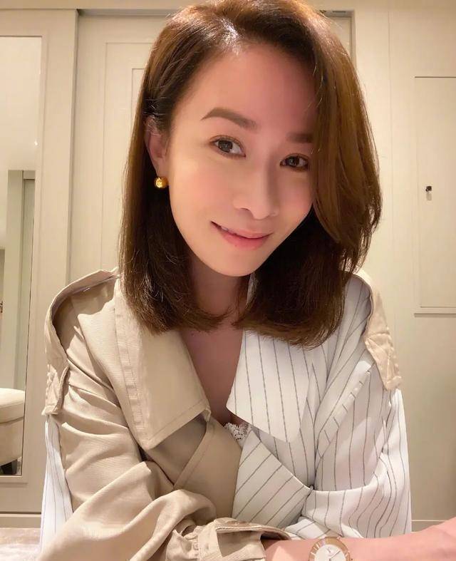 44岁女星佘诗曼近照,曾透露不缺"恋爱"但不想结婚,至今还单身_生活