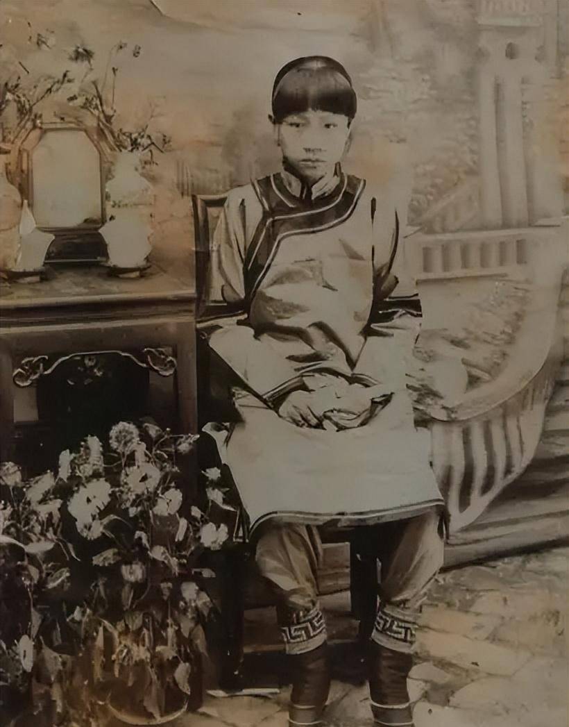 久了再好也会腻,忙于行政事务的韩复榘很快便丧失了对纪甘青的宠爱