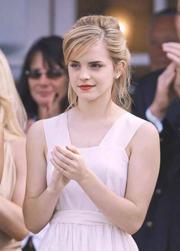 29岁女星自曝很享受单身状态,却被曝光有了新恋情_艾玛沃森_哈利波特