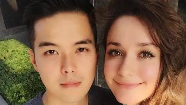 经过一段时间的相处,mike知道了瑞莎为何会变成如今这个样子,对于她的