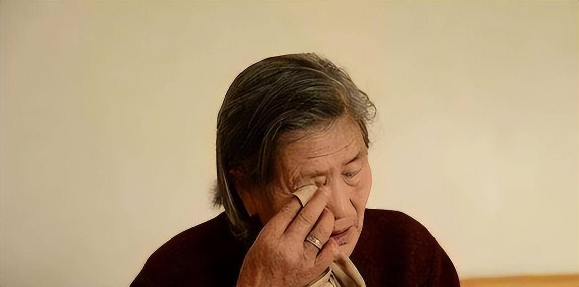 退休金和存款都给了儿子,晚年生活可怜又可悲_老伴_阿姨_电话