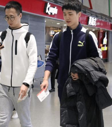 刘昊然周冬雨分手,却喜欢上经纪人,工作人员怒斥发声辟谣_赵慧_事件