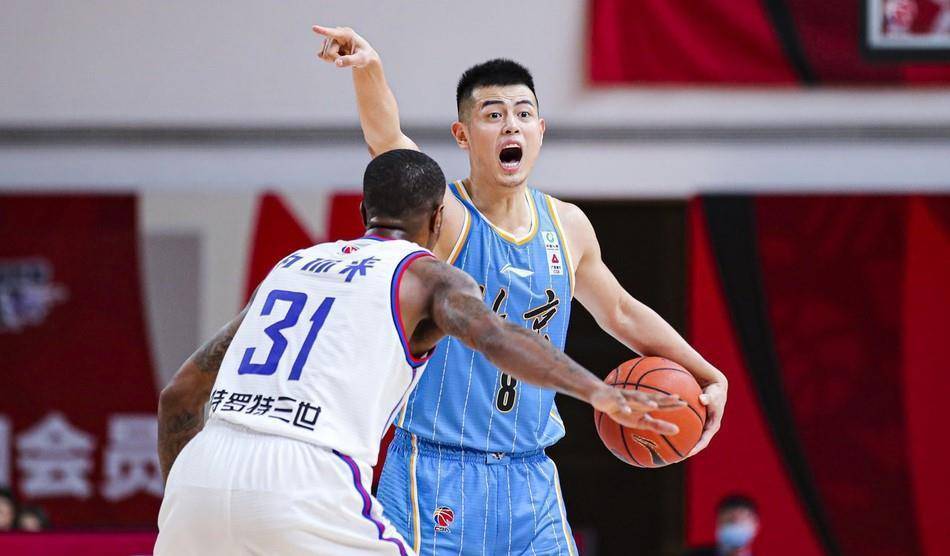 2米05神锋遭驱逐,违体 技犯,首钢再现赛场闹剧_常林_球迷_处罚