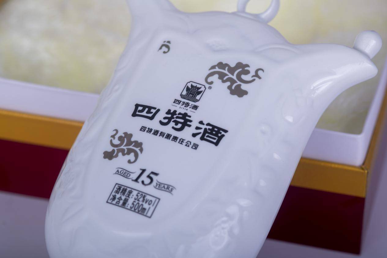 四特15年:东方瓷酒文化的完美融合_中国_设计_美酒