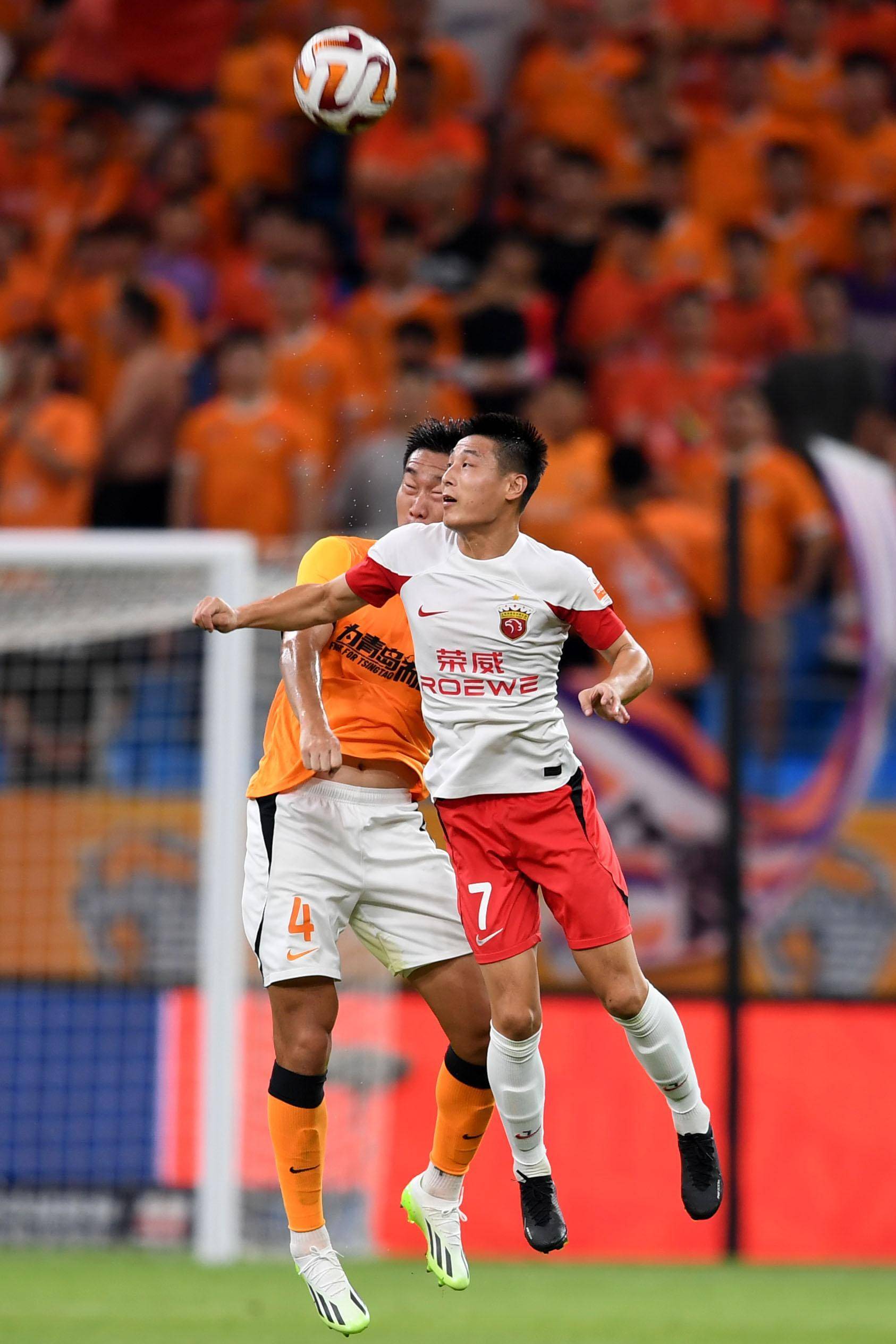 (体育)足球-中超:上海海港胜青岛海牛_比赛_新华社_李紫恒