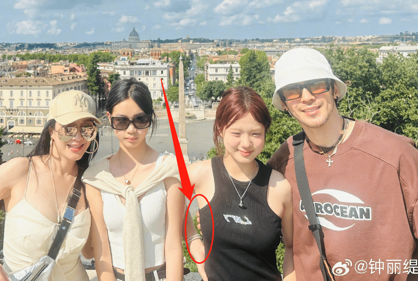 13岁考拉长歪,张伦硕假笑,摸继女背引争议_女儿_张思捷_网友