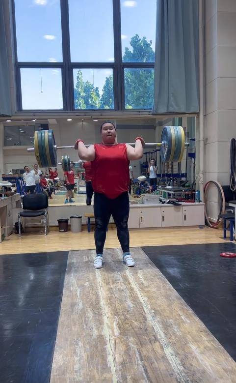 19岁世界冠军李雯雯:7次打破世界记录,却因搞笑天赋被网友喜爱_教练