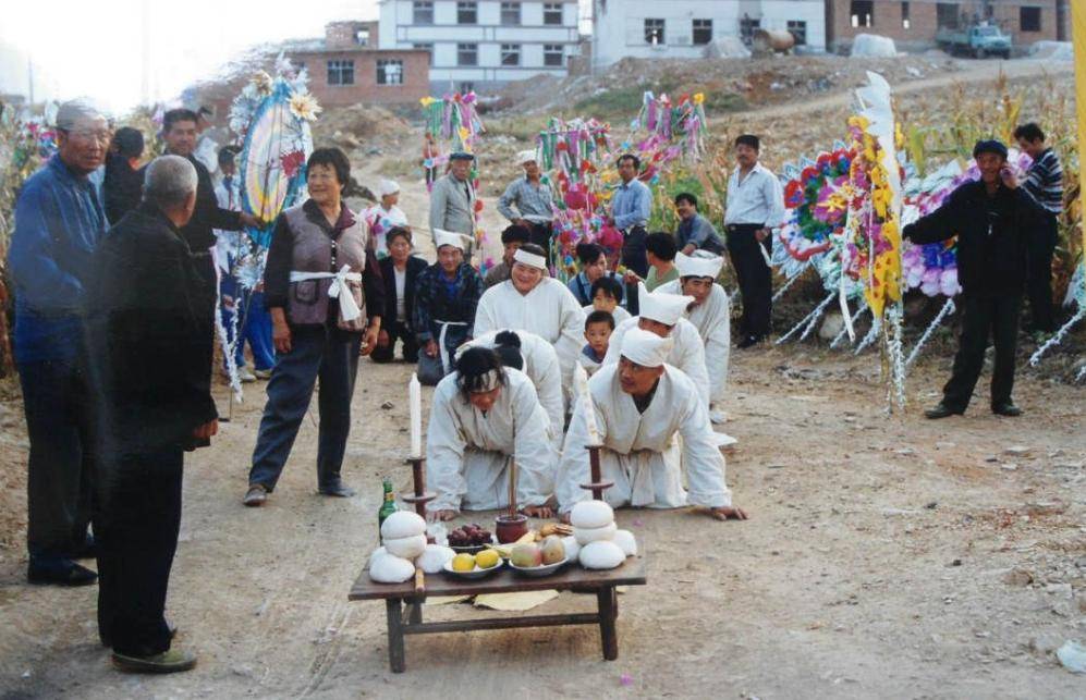 白事中的懒九拜,应该怎么拜?搞不清楚很容易闹出笑话的!