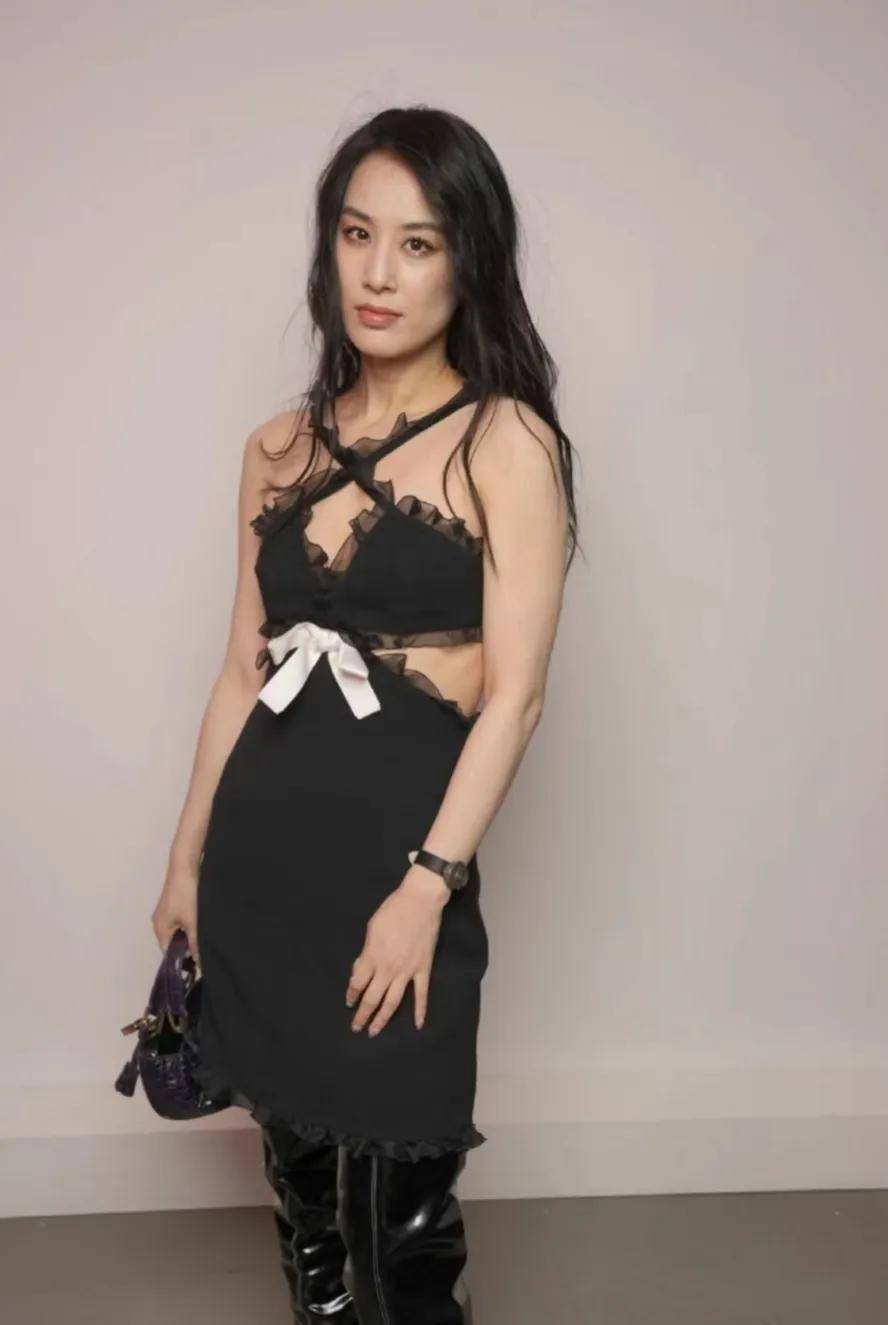 黄圣依出席活动的时尚服装不仅时尚而且价格昂贵_网友_个性_世界