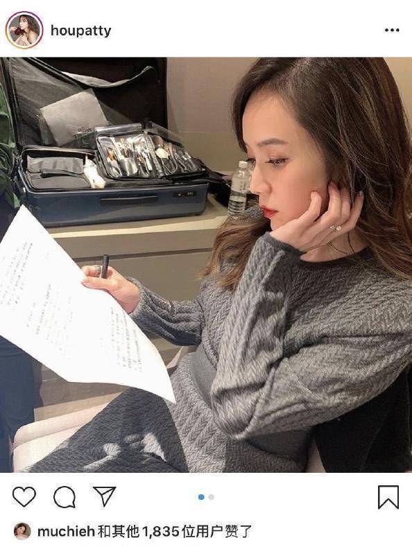 侯佩岑的老公也是很有名的人物,是花旗环球证券销售副总裁,当年的他们