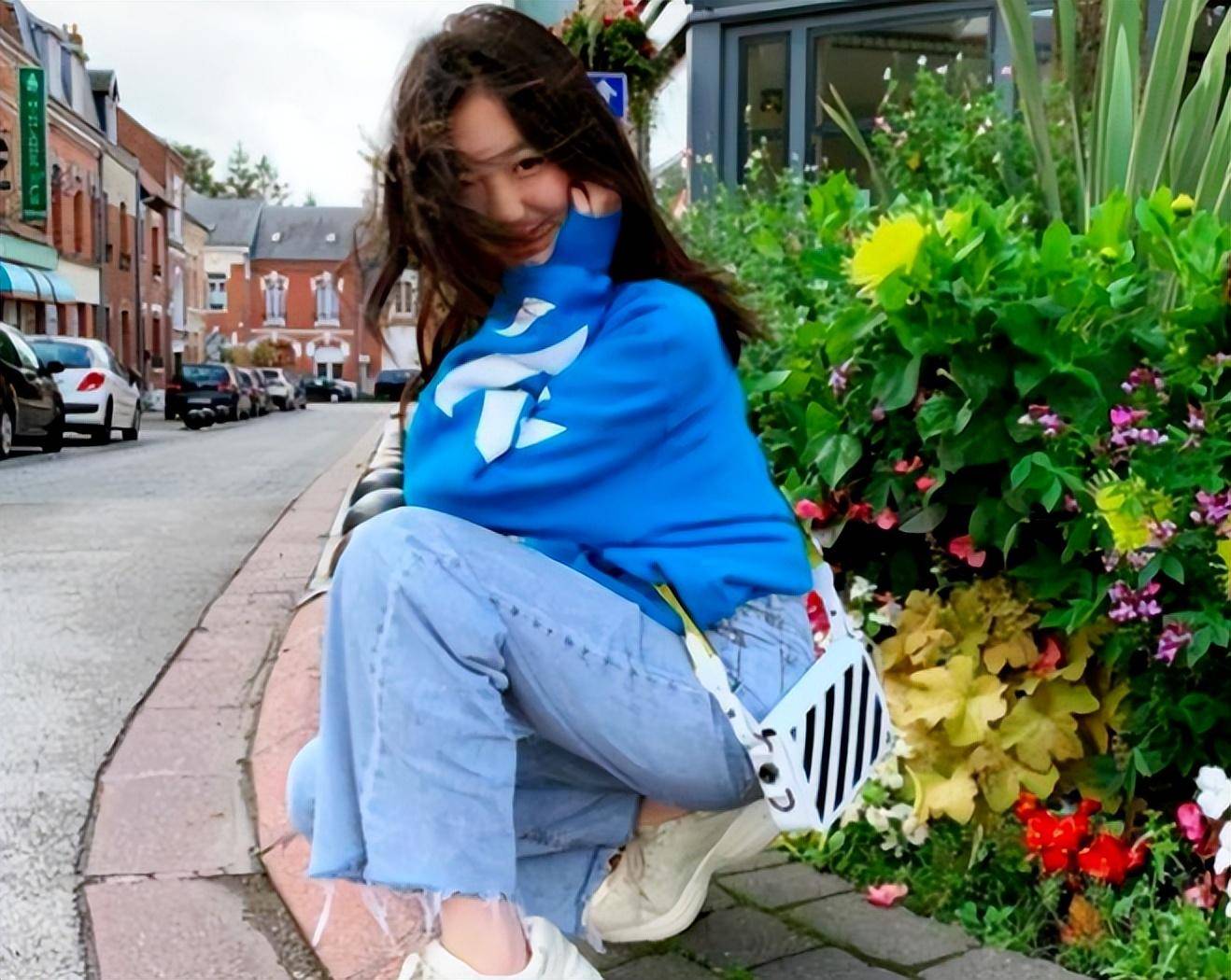 李嫣长大像换脸,颜值在线不愧是王菲李亚鹏女儿!_牛仔_青春_风格