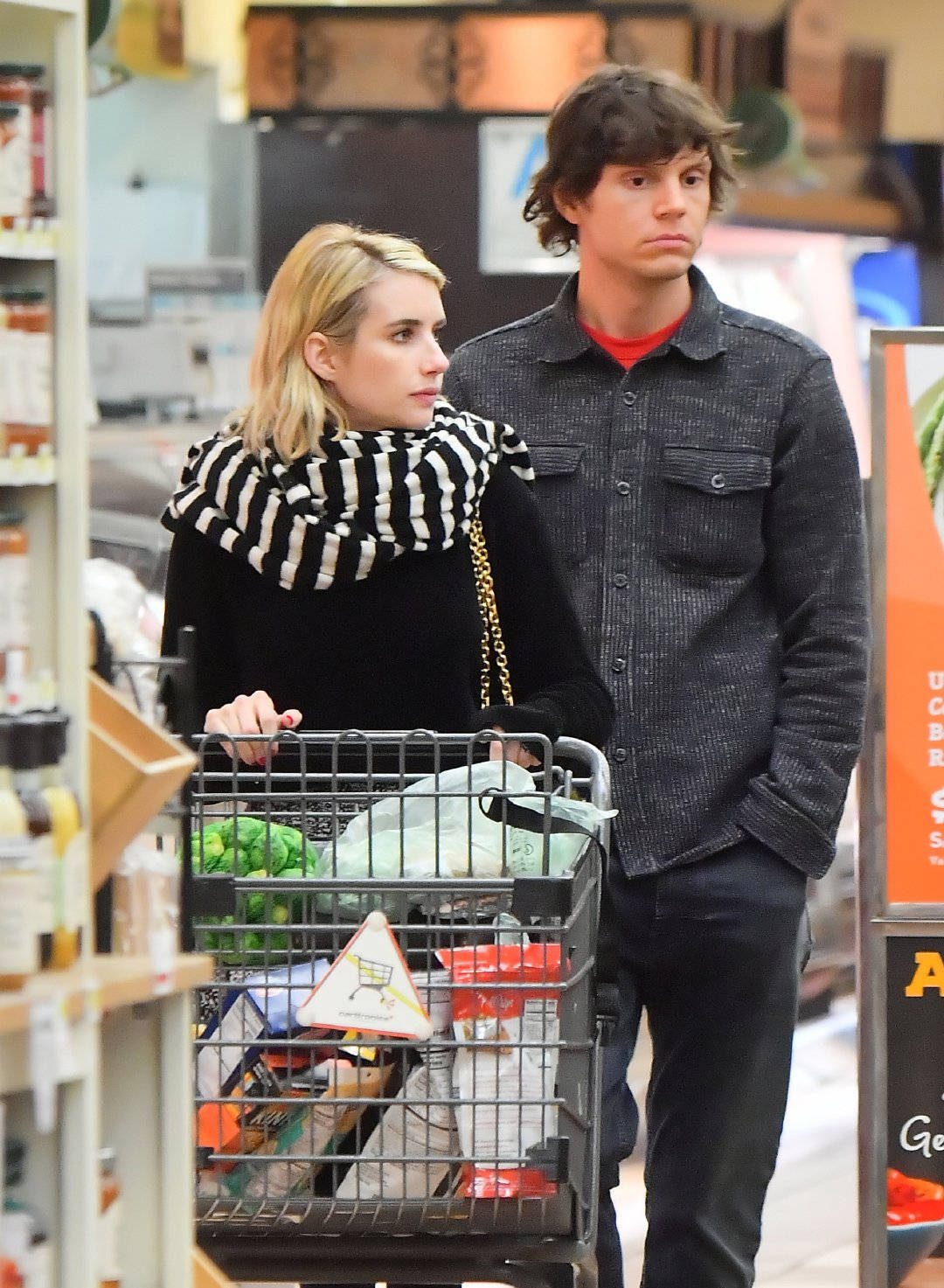 emma roberts艾玛·罗伯茨与未婚夫"快银"evan peters伊万·彼得斯