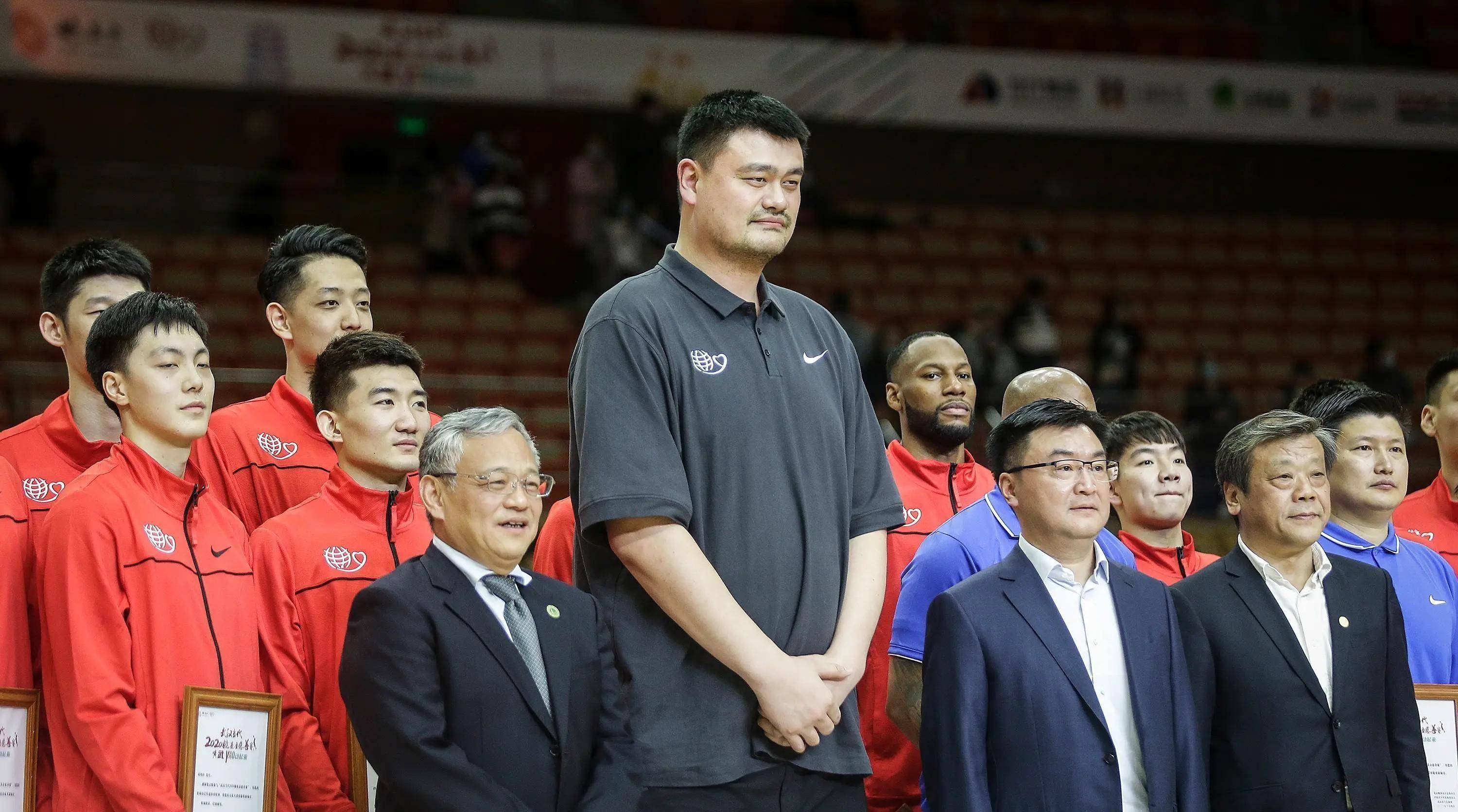 我们影响力前十的运动员,姚明进不了前三,第一独霸一个时代_体育_郎平