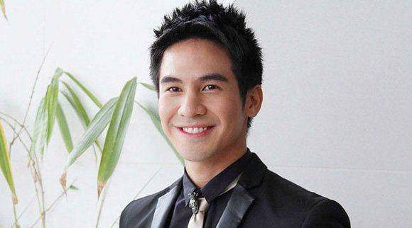 pong和bella出道前家境普通,原来泰剧明星成名前的生活是这样_pope