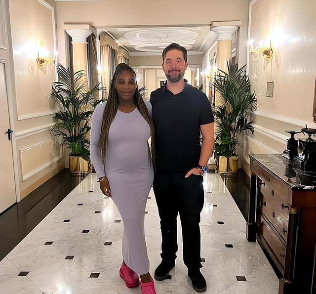 41岁小威廉姆斯宣布再次怀孕,丈夫为高壮白人富商,女儿肤色随母亲