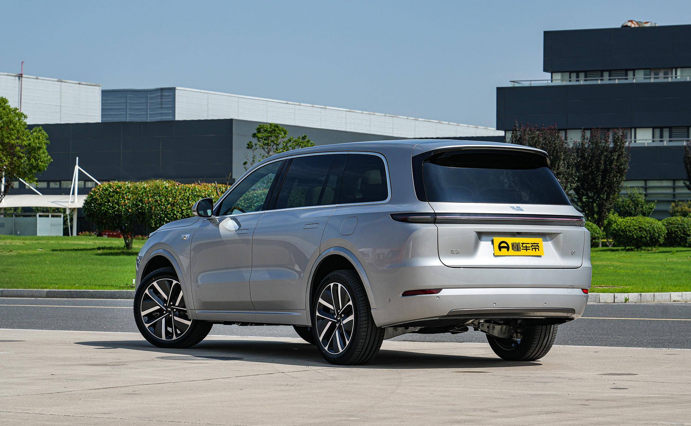 理想l9 pro版来了,便宜三万,冰箱,彩电,大沙发都还在_搜狐汽车_搜狐网