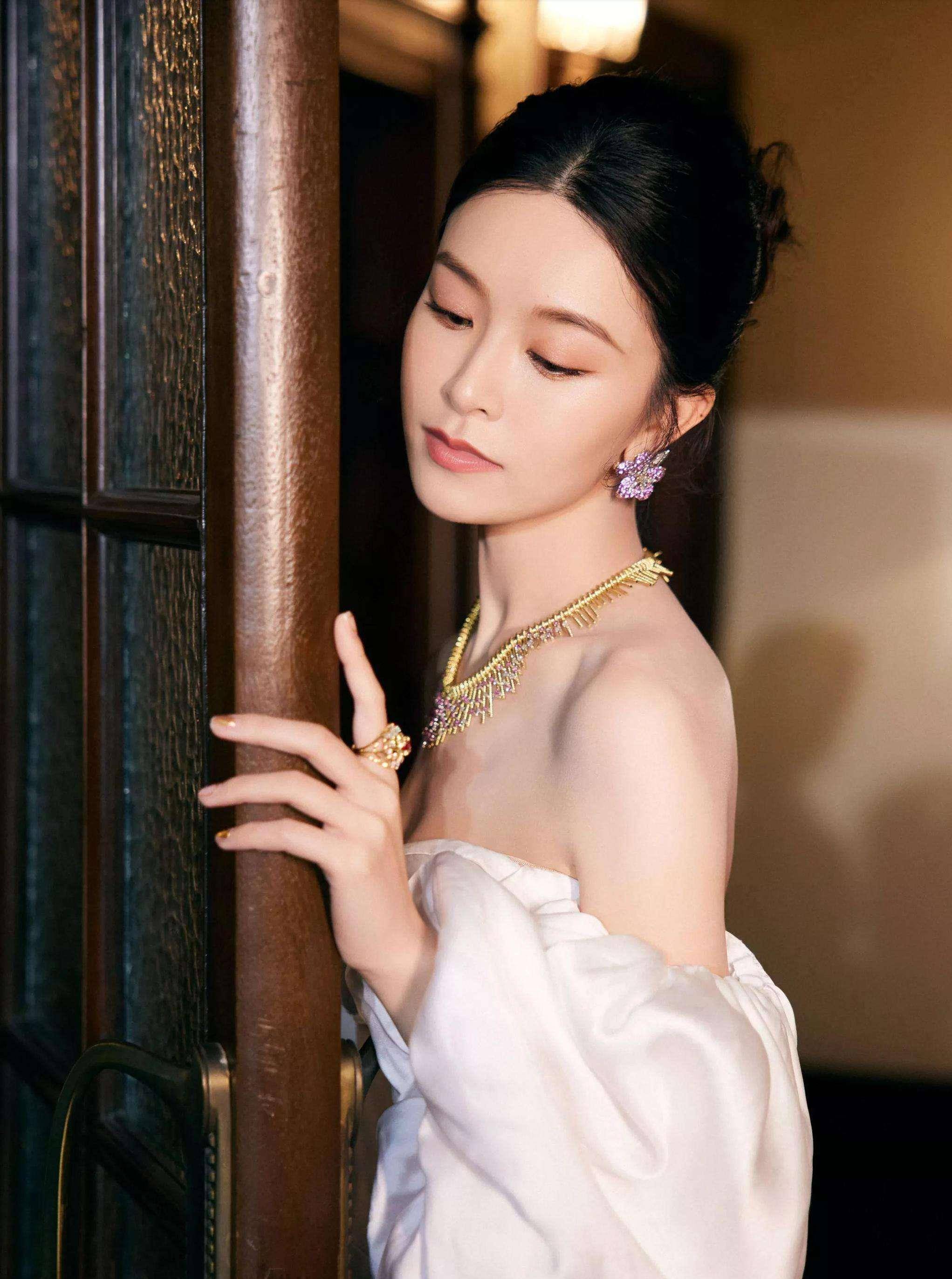 文咏珊:浮沉半生,终于从嫩模蜕变为女神