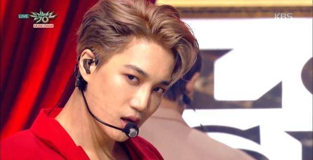 bts朴智旻和exo金钟仁穿"情侣装",阿米和爱丽也一起走花路吧!