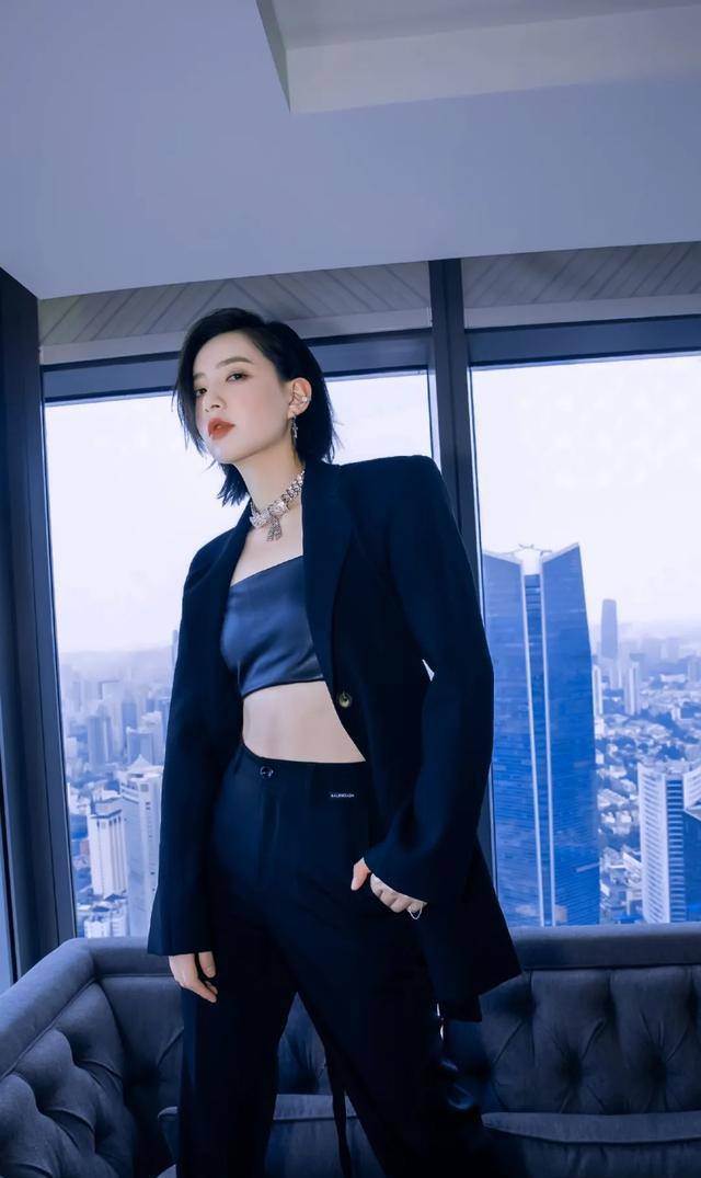 这一次,c位锦鲤李斯丹妮,是时候证明自己了.姐姐们都你追我赶起来吧!