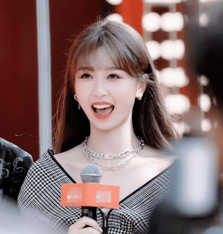 the9成员最新饭拍,刘雨昕像"公子哥",看到谢可寅心动了_虞书欣_陆柯燃