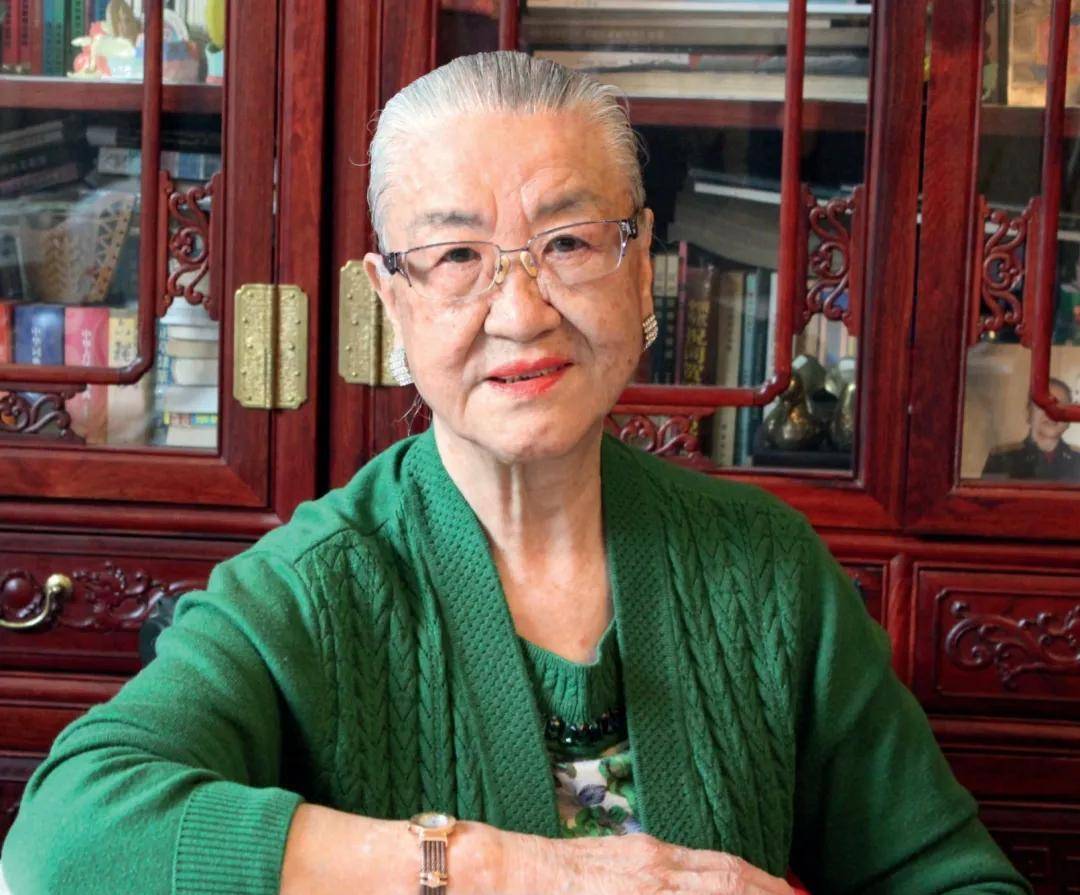 80年代初,耿莹想辞职下海经商,父亲耿飚大惊:你10块钱都数不清_地质