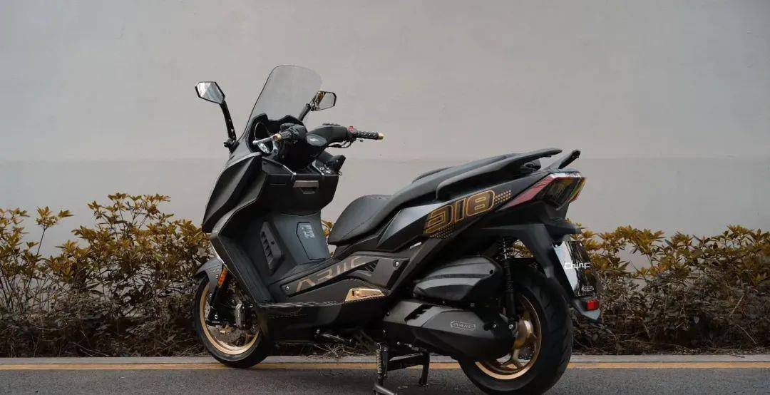 力刻318长续航版上市,装配24l大油箱,升级tcs换装全新仪表_搜狐汽车