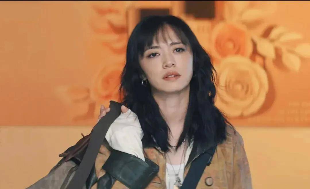 姚晨作为一名演员,一直努力地给大家带来更好的作品,通过每一个剧本给