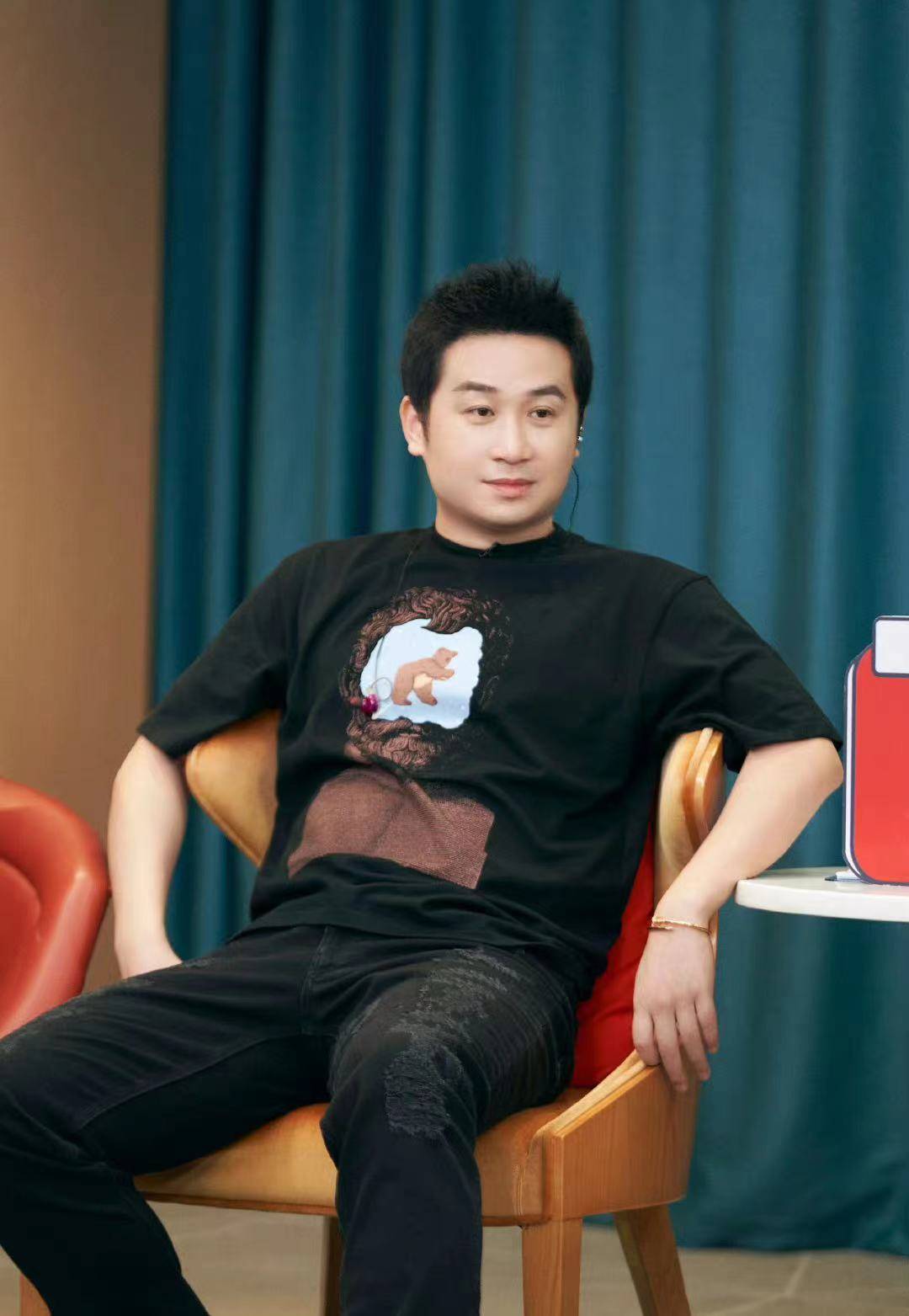 tangoz本名钟祺,是土生土长的杭州人.