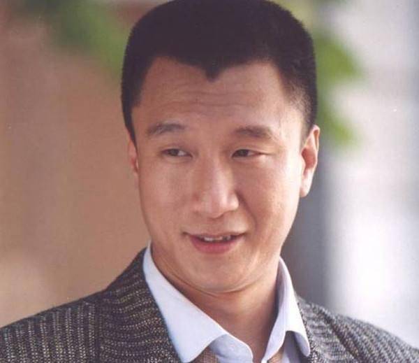 孙红雷明明长着一张硬汉脸,却喜欢给自己贴上"花瓶"的标签