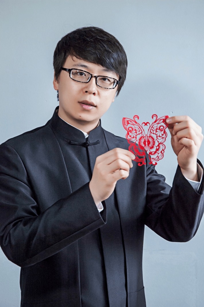 剪纸大师刘卓:一把剪刀尽显指尖乾坤_艺术_装裱_作品